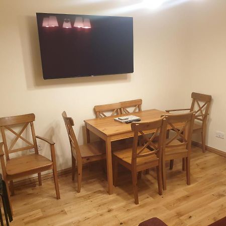 London Luxury 3 Bedroom Flat 1Min Walk From Underground, With Free Parking Sleeps X10 Εξωτερικό φωτογραφία