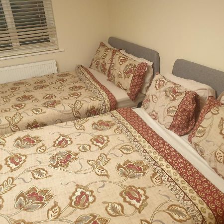 London Luxury 3 Bedroom Flat 1Min Walk From Underground, With Free Parking Sleeps X10 Εξωτερικό φωτογραφία