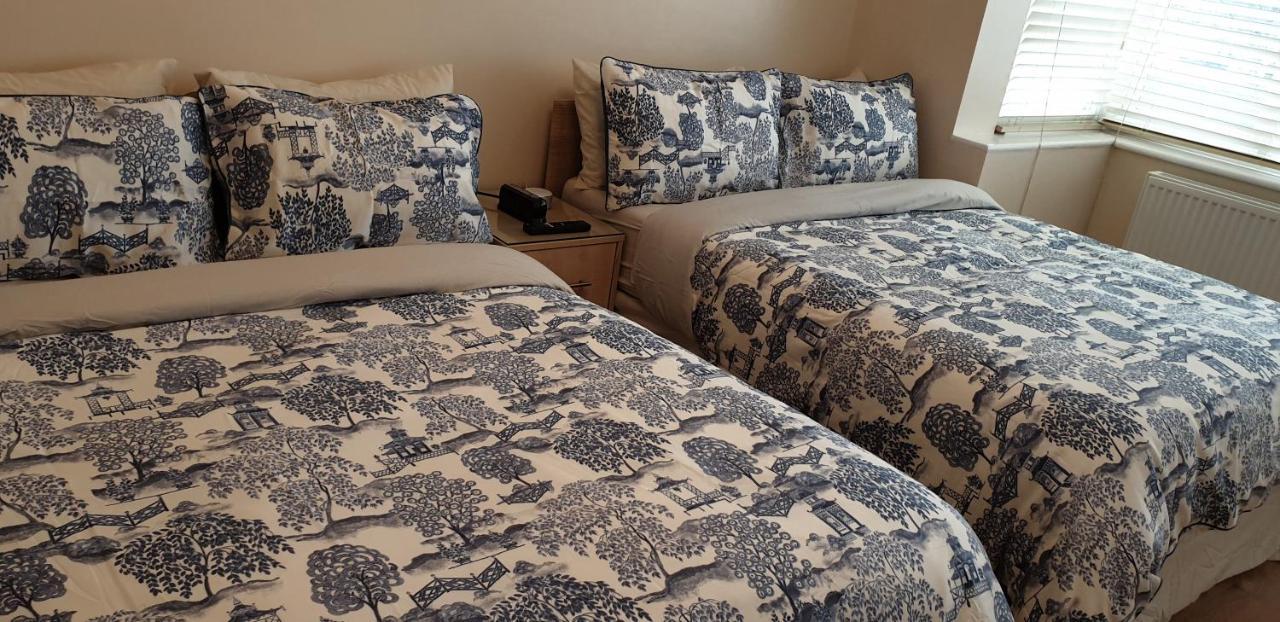 London Luxury 3 Bedroom Flat 1Min Walk From Underground, With Free Parking Sleeps X10 Εξωτερικό φωτογραφία