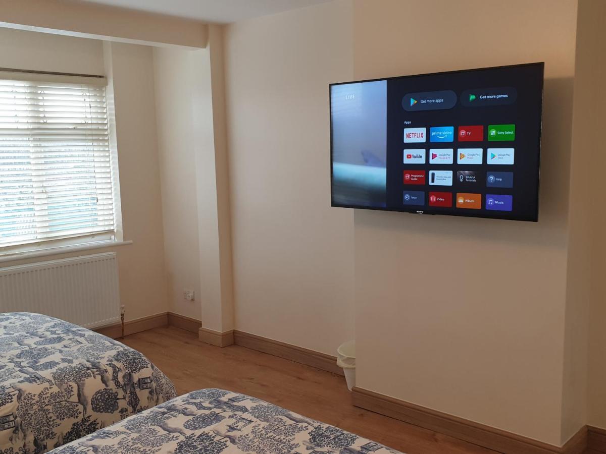 London Luxury 3 Bedroom Flat 1Min Walk From Underground, With Free Parking Sleeps X10 Εξωτερικό φωτογραφία