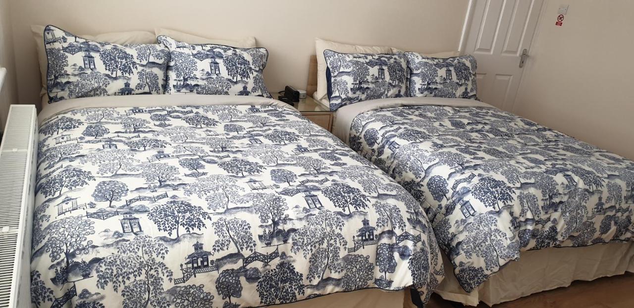London Luxury 3 Bedroom Flat 1Min Walk From Underground, With Free Parking Sleeps X10 Εξωτερικό φωτογραφία