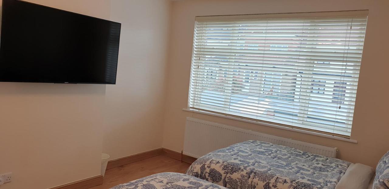 London Luxury 3 Bedroom Flat 1Min Walk From Underground, With Free Parking Sleeps X10 Εξωτερικό φωτογραφία