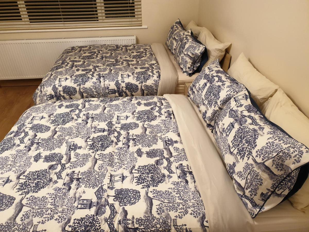 London Luxury 3 Bedroom Flat 1Min Walk From Underground, With Free Parking Sleeps X10 Εξωτερικό φωτογραφία