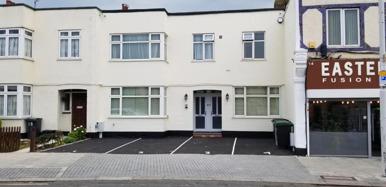 London Luxury 3 Bedroom Flat 1Min Walk From Underground, With Free Parking Sleeps X10 Εξωτερικό φωτογραφία
