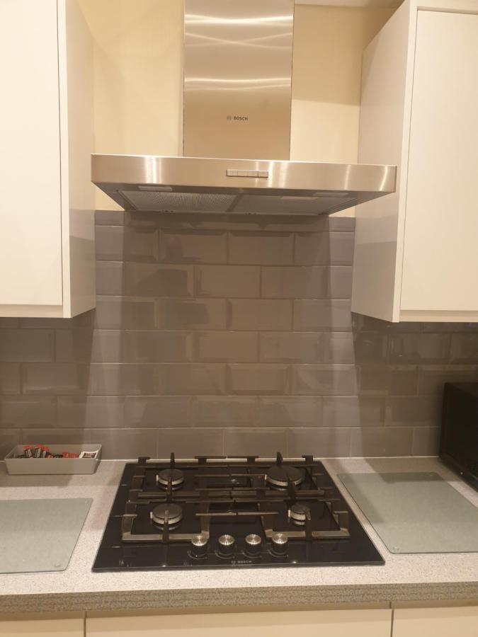 London Luxury 3 Bedroom Flat 1Min Walk From Underground, With Free Parking Sleeps X10 Εξωτερικό φωτογραφία