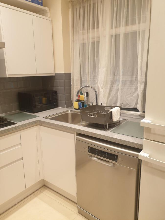 London Luxury 3 Bedroom Flat 1Min Walk From Underground, With Free Parking Sleeps X10 Εξωτερικό φωτογραφία
