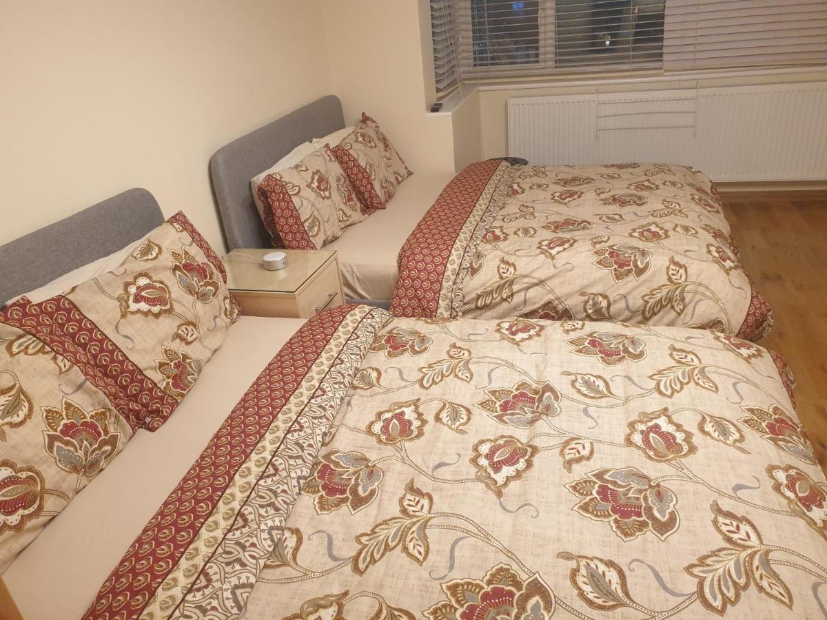 London Luxury 3 Bedroom Flat 1Min Walk From Underground, With Free Parking Sleeps X10 Εξωτερικό φωτογραφία