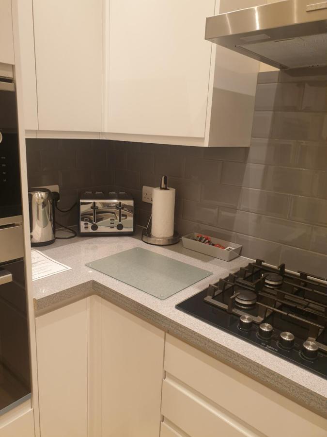 London Luxury 3 Bedroom Flat 1Min Walk From Underground, With Free Parking Sleeps X10 Εξωτερικό φωτογραφία