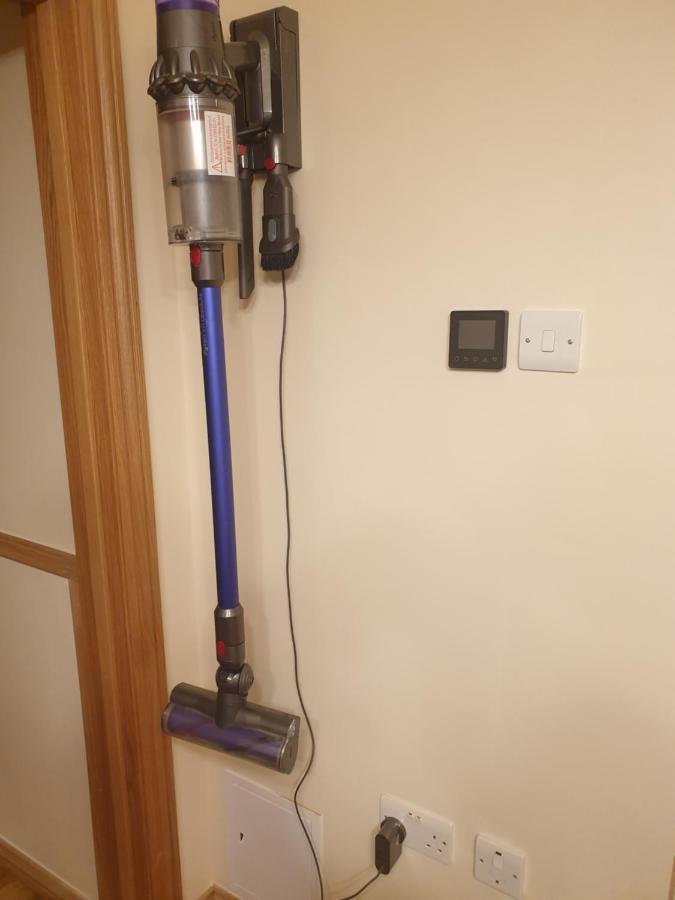 London Luxury 3 Bedroom Flat 1Min Walk From Underground, With Free Parking Sleeps X10 Εξωτερικό φωτογραφία