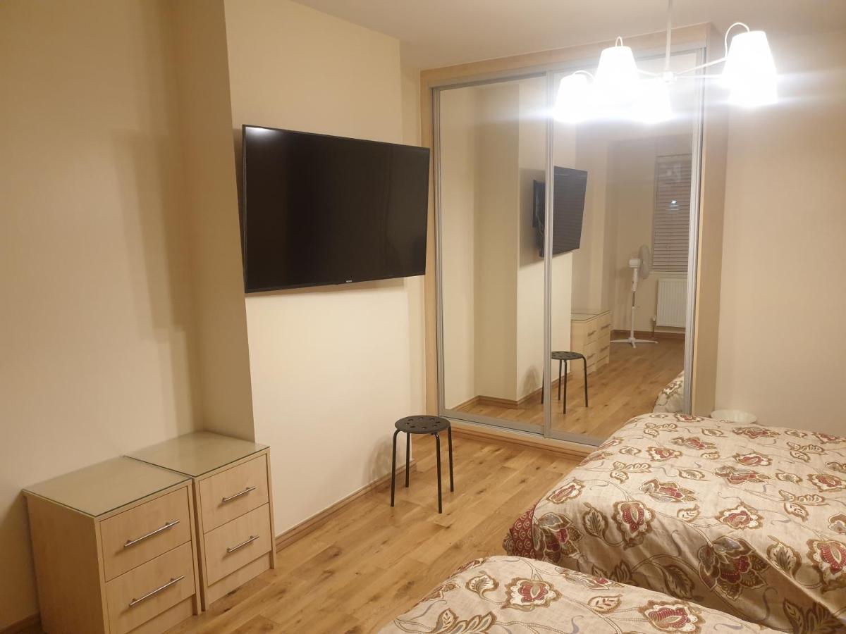 London Luxury 3 Bedroom Flat 1Min Walk From Underground, With Free Parking Sleeps X10 Εξωτερικό φωτογραφία